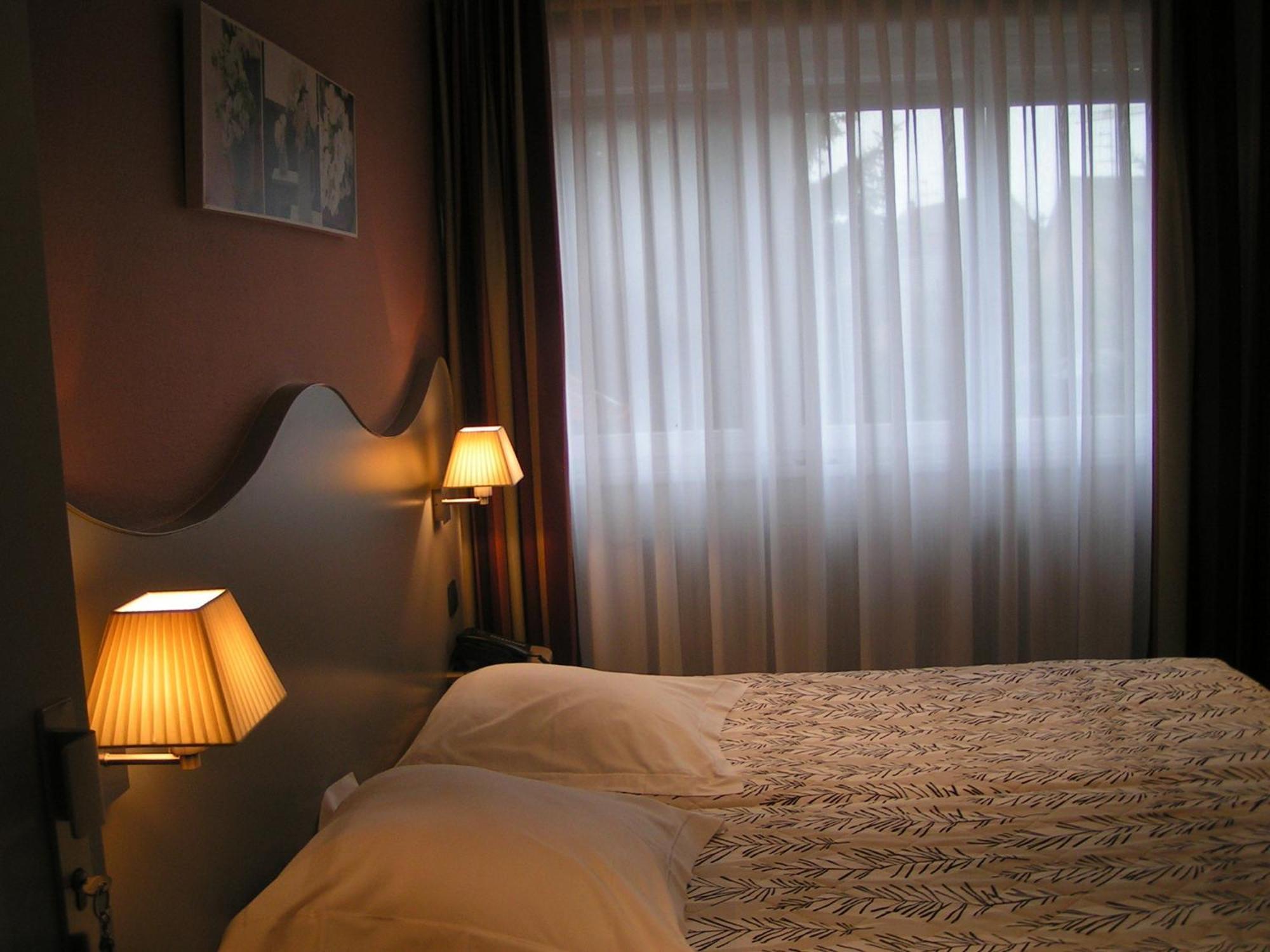 Au Soleil, Hotel Restaurant & Spa Valff エクステリア 写真
